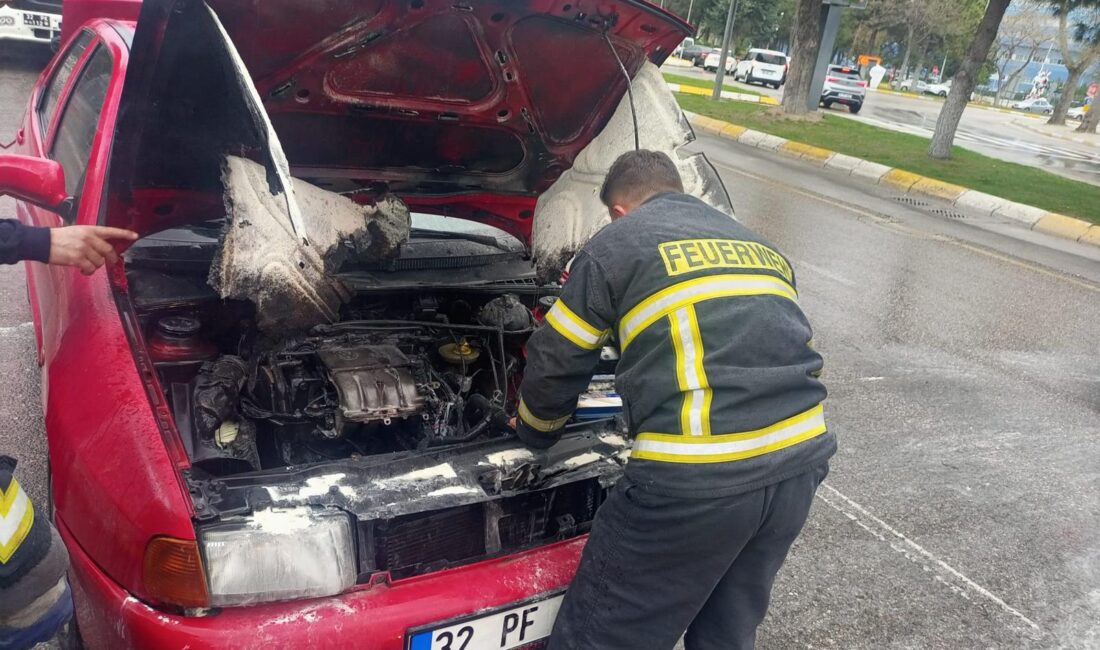 Isparta’da Karayolları Kavşağı'nda Erkan Akpürçek,