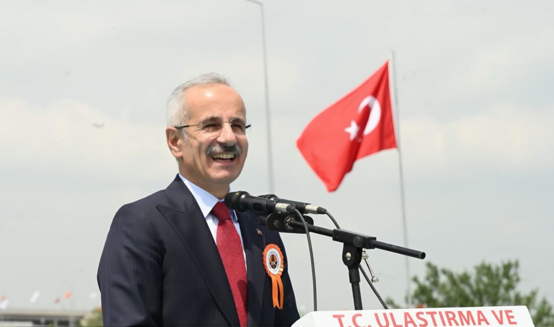 Ulaştırma ve Altyapı Bakanı Abdulkadir