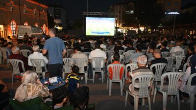 UEFA Şampiyonlar Ligi’nde mücadele eden Fenerbahçe’nin Roma karşılaşması, Isparta’da büyük