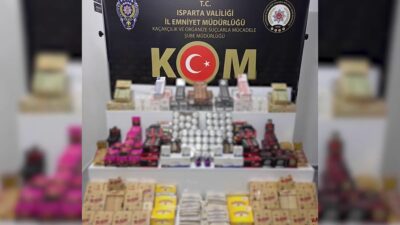 ISPARTA’DA KAÇAKÇILARA DEV DARBE: Binlerce Malzeme Ele Geçirildi! Isparta’da polis ekiplerinin düzenlediği eş zamanlı operasyonlarda, piyasa değeri milyonları