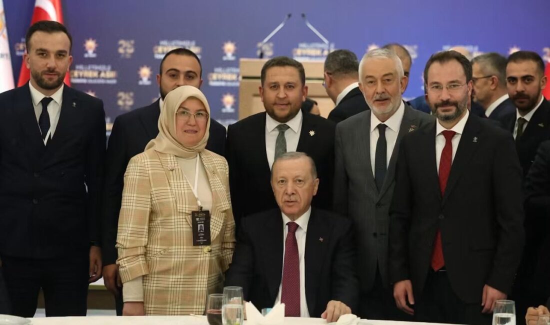 Özel sporcular Cumhurbaşkanı Erdoğan’a 32 numaralı forma hediye etti 