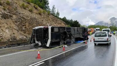 Sık sık trafik kazalarının meydana geldiği Isparta-Antalya arasındaki Dereboğazı karayolunda