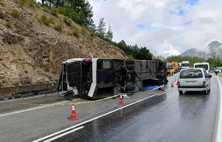 Sık sık trafik kazalarının meydana geldiği Isparta-Antalya arasındaki Dereboğazı karayolunda