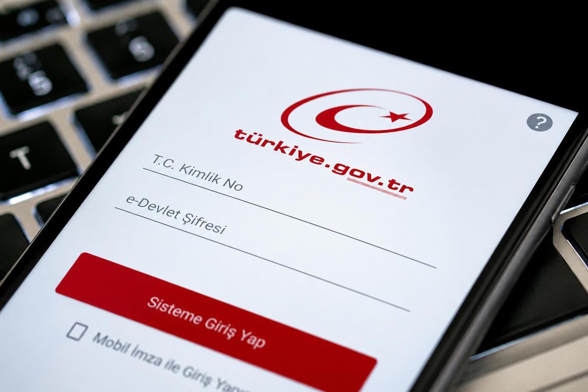 Aracı olanlar e-Devlet’e akın edecek! Aracı olanlar e-Devlet’e akın edecek! Yeni uygulama başladı Milyonlarca araç sahibini ilgilendiren yeni düzenlemeyle sigorta hasar süreçleri e-Devlet'e